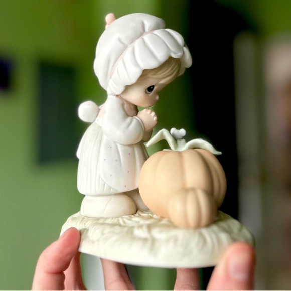 VTG Precious Moments Enesco October Girl Pumpkins & Mouse Cottagecore Figurine - Picture 4 of 11